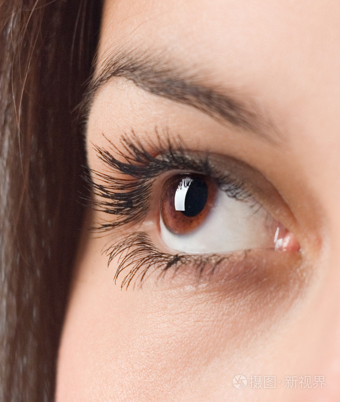 年轻女孩的眼睛