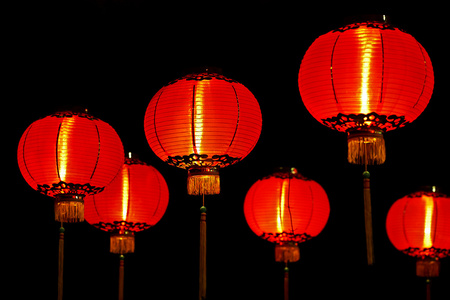 在晚上的中国红灯笼
