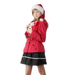 漂亮圣诞十几岁的女孩在圣诞老人帽子