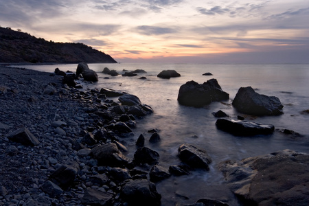 在黑海海岸，克里米亚山日出