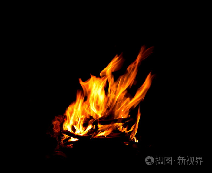 在黑夜中火焰