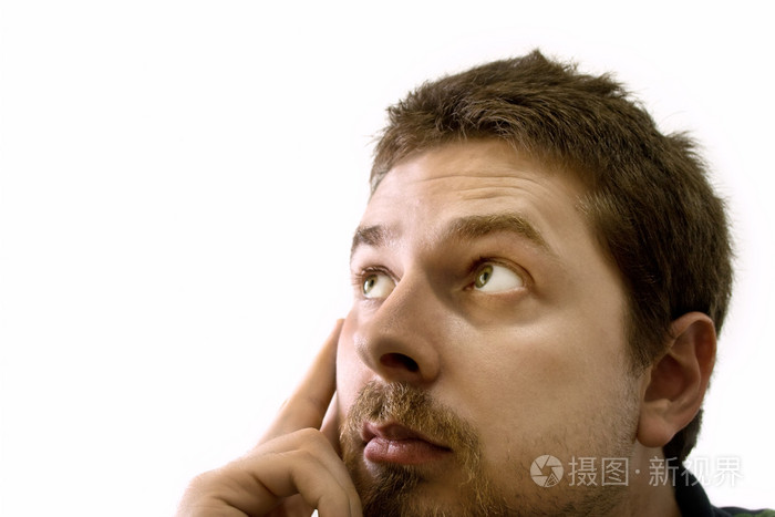 英俊的男人,向上看