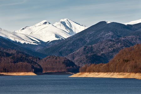 景观湖和山图片