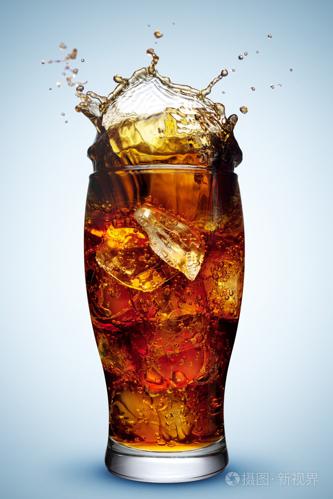 可乐飞溅隔离照片-正版商用图片1979b4-摄图新视界