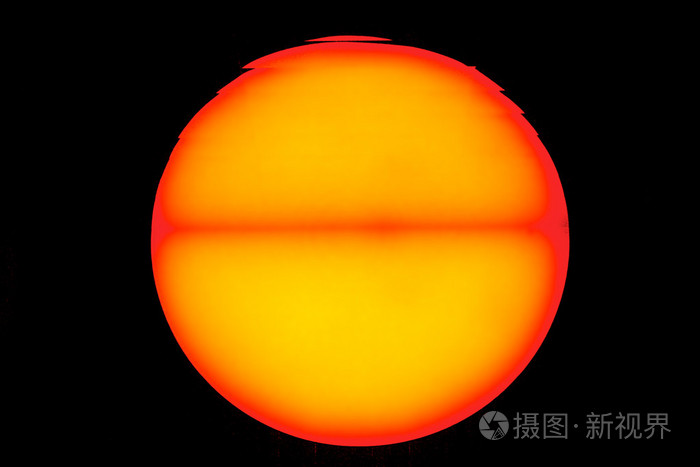 黑色背景上的太阳