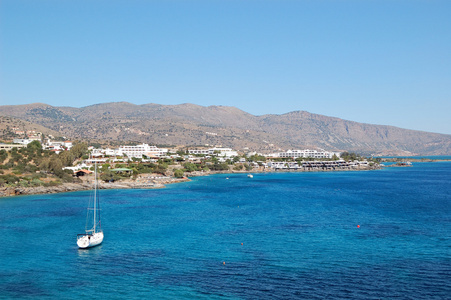 在海滩的豪华酒店，克里特岛，希腊的游艇