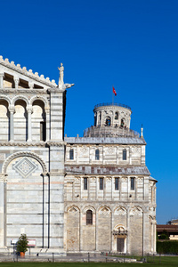 意大利比萨。大教堂和倾斜塔在大教堂广场