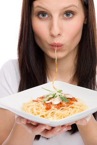 意大利食品肖像女人吃意粉酱