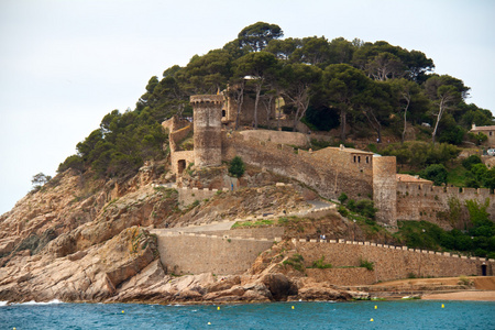 中世纪城堡在海岸 de mar 在日出 布拉瓦海岸西班牙