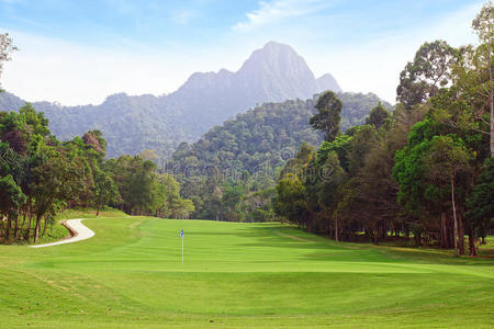 高尔夫球场景观。