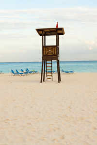 在加勒比海滩上海滩救生塔