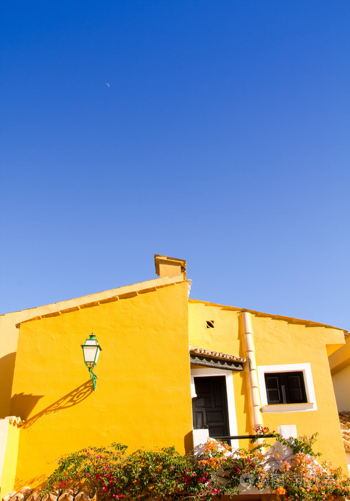 地中海黄色的房子在卡拉福内尔斯马洛卡
