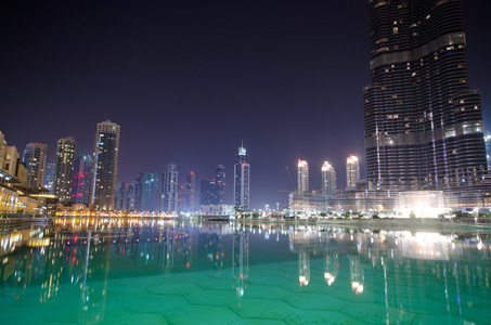 迪拜在黑夜时间视图
