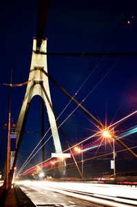 城市车大桥夜景