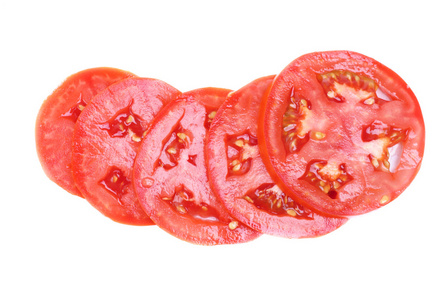 切片隔离在白色背景上的新鲜红番茄