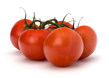 在白色背景上孤立的红番茄