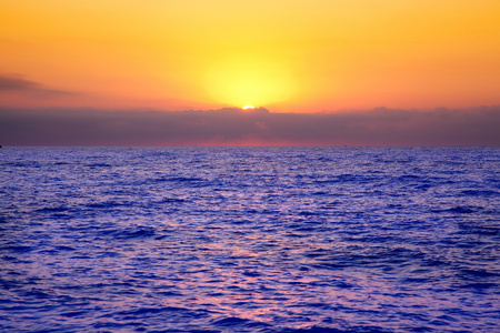地中海日出与橙色的天空