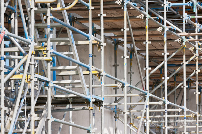 在一处建筑工地混凝土施工的脚手架