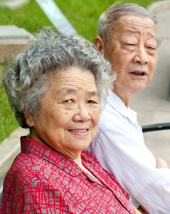 快乐的祖父和祖母的肖像