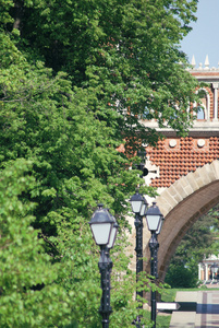 在夏天的桥梁。宫殿的女皇叶卡捷琳娜在莫斯科。Zarizino Tsari