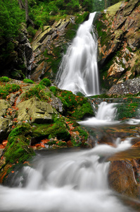 在国家公园舒马瓦山瀑布图片