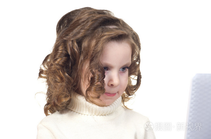 漂亮卷发的小女孩