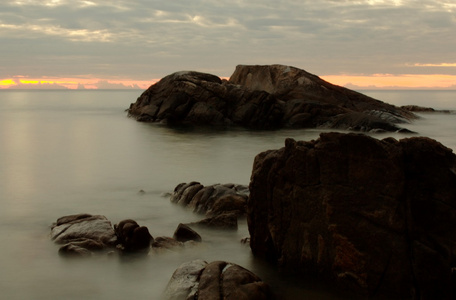 美丽的热带夕阳在海