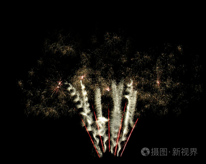 从地面到天空旋转烟花