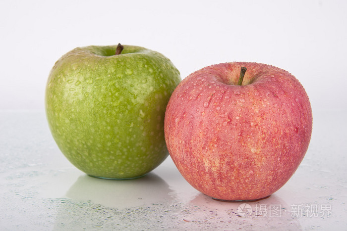 新鲜多汁的苹果白