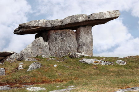 poulnabrone 石碑门户石灰石墓