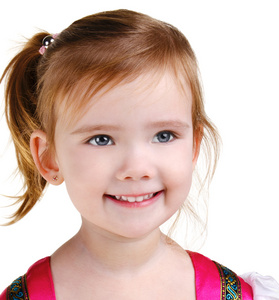 快乐微笑的小女孩的肖像