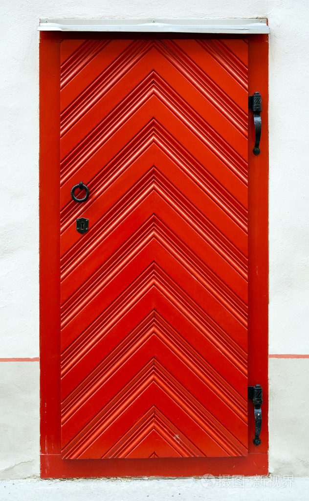 红色木质门设计