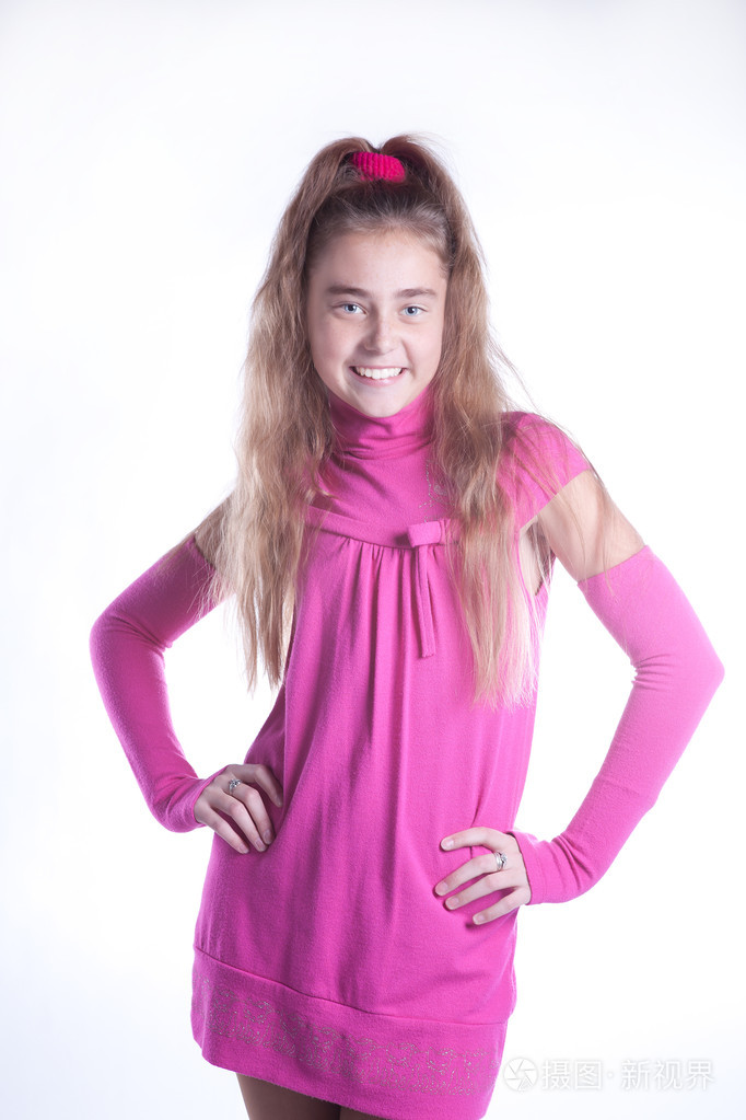 十几岁的小女孩粉红色