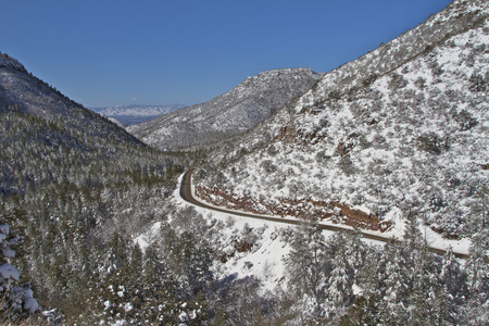 山区公路冬季