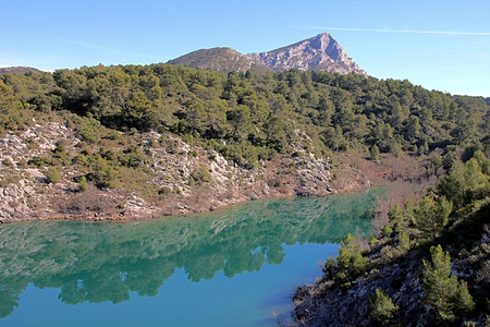 法国普罗旺斯地区艾克斯，bimont 公司停车场