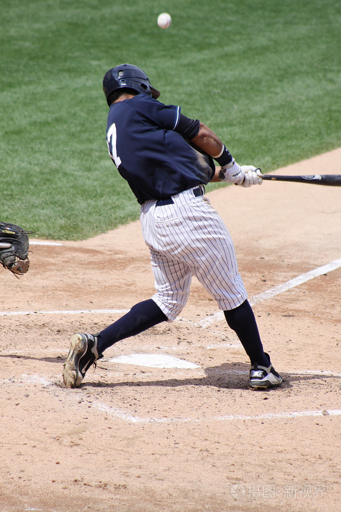 用左手棒球击球手特写弹出