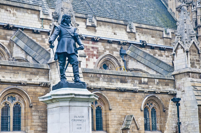 奥利弗克伦威尔雕像在伦敦英国