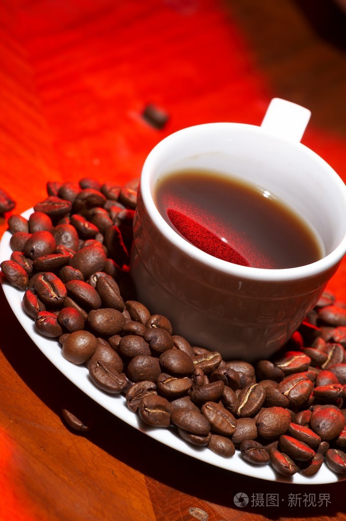 红色的热咖啡