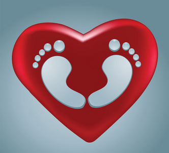 水滴足迹在红色的心与心的形状