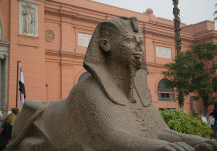 雕塑与开罗埃及象形文字