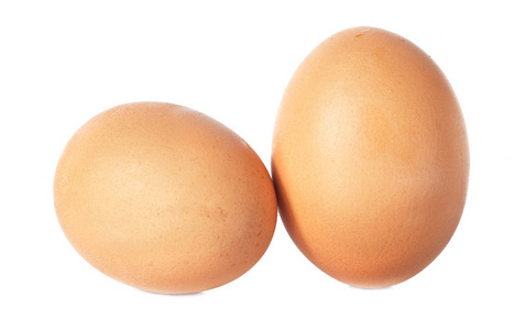 两个棕色鸡蛋