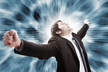 业务人尖叫幸福在业务中的胜利和成功概念照片