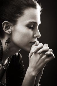信仰和宗教祈祷的女人