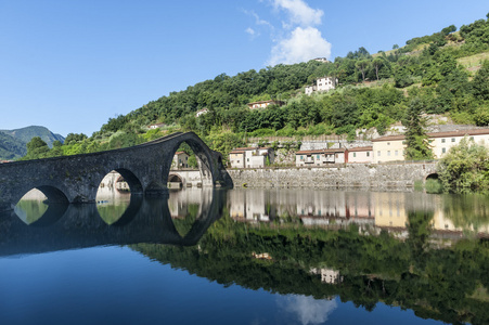 ponte della maddalena看起来像托斯卡纳