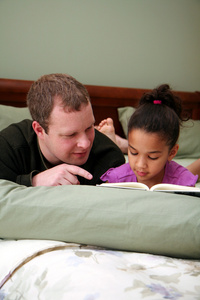 父亲对女儿读