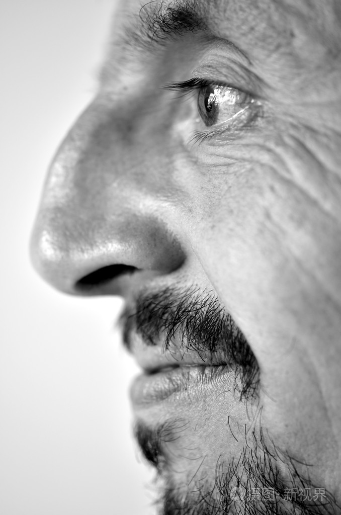 西班牙裔美国人的年轻人特写大头