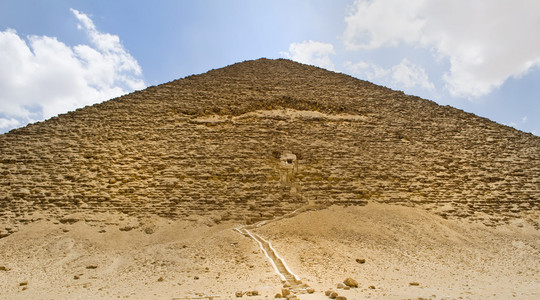 代赫舒尔的金字塔
