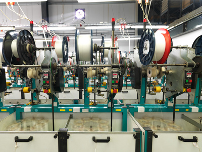 成衣线程工厂生产线的详细信息照片