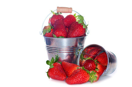 草莓在一桶