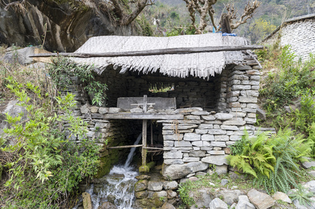 在喜马拉雅山的历史性水磨坊。